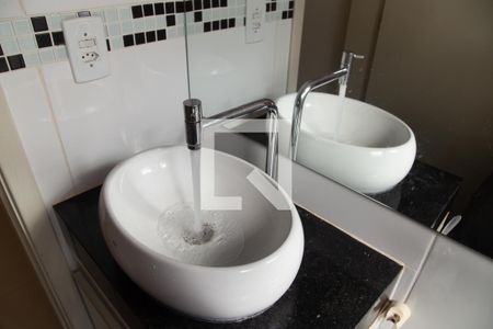 Apartamento para alugar com 55m², 2 quartos e 1 vaga Apartamento para alugar com 55m², 2 quartos e 1 vagaBanheiro social