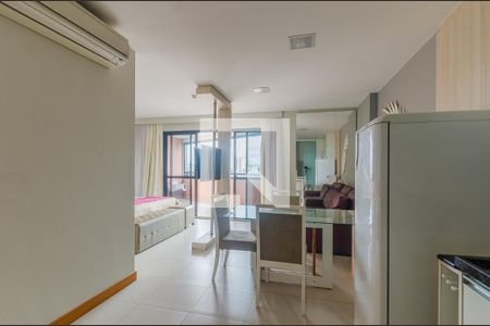 Sala/Cozinha de apartamento para alugar com 1 quarto, 50m² em Caminho das Árvores, Salvador