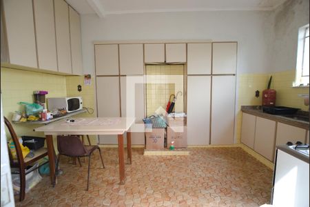 Casa à venda com 200m², 2 quartos e 2 vagasCozinha