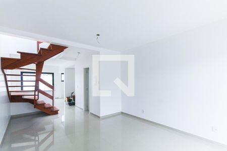 Sala de casa à venda com 2 quartos, 96m² em Guarujá, Porto Alegre