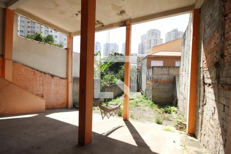 Casa à venda com 600m², 4 quartos e 2 vagasFundos
