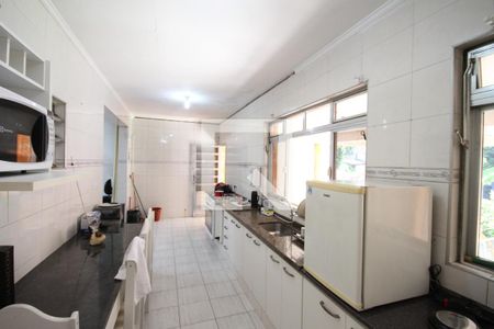 Casa à venda com 600m², 4 quartos e 2 vagasCozinha