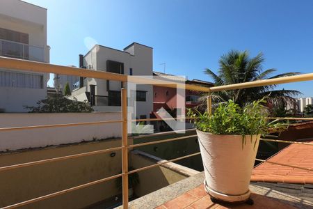 Casa de condomínio para alugar com 395m², 4 quartos e 6 vagasVaranda do Quarto 2 