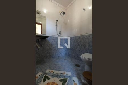 Casa de condomínio para alugar com 395m², 4 quartos e 6 vagasBanheiro da Suíte 2