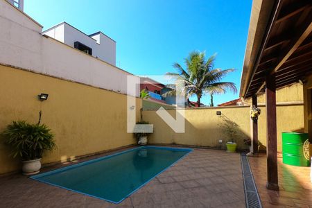 Casa de condomínio para alugar com 395m², 4 quartos e 6 vagasQuintal /Piscina