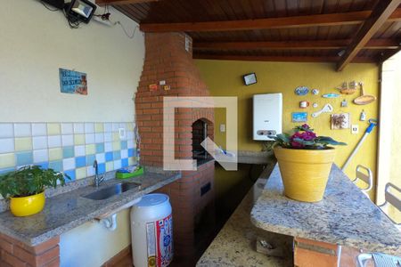 Casa de condomínio para alugar com 395m², 4 quartos e 6 vagasChurrasqueira