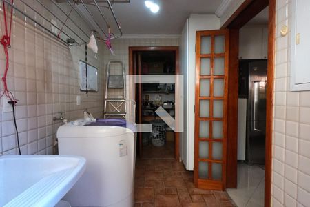 Casa de condomínio para alugar com 395m², 4 quartos e 6 vagasÁrea de Serviço