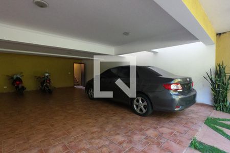 Casa de condomínio para alugar com 395m², 4 quartos e 6 vagasGaragem