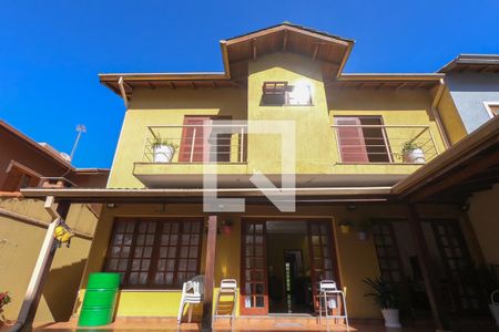 Casa de condomínio para alugar com 395m², 4 quartos e 6 vagasFachada