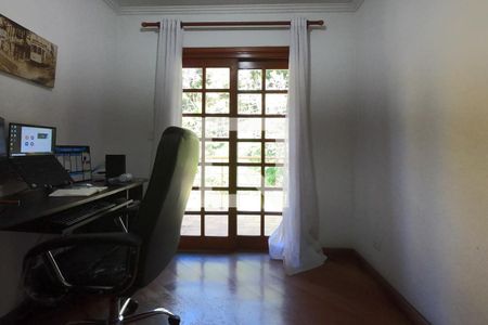 Casa de condomínio para alugar com 395m², 4 quartos e 6 vagasEscritório