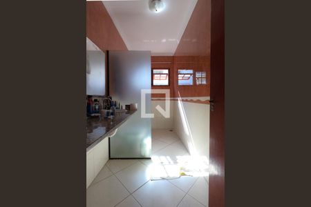 Casa de condomínio para alugar com 395m², 4 quartos e 6 vagasBanheiro Social