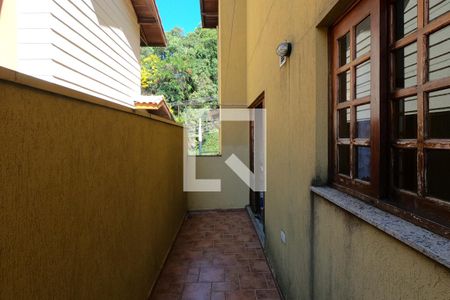 Casa de condomínio para alugar com 395m², 4 quartos e 6 vagasÁrea de Serviço