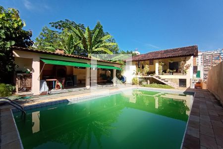 Casa à venda com 382m², 9 quartos e 3 vagasPiscina