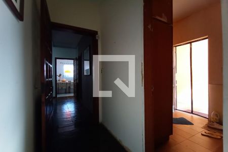 Casa à venda com 382m², 9 quartos e 3 vagasCorredor 