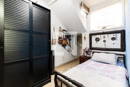 Casa à venda com 200m², 6 quartos e 2 vagas Casa à venda com 200m², 6 quartos e 2 vagasQuarto