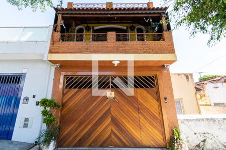 Casa à venda com 200m², 6 quartos e 2 vagas Casa à venda com 200m², 6 quartos e 2 vagasFachada