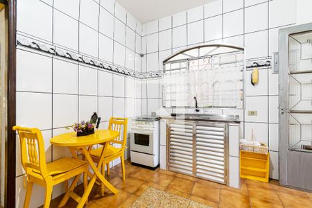 Casa à venda com 200m², 6 quartos e 2 vagas Casa à venda com 200m², 6 quartos e 2 vagasSala/Cozinha Kitnet 1