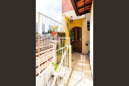 Casa à venda com 200m², 6 quartos e 2 vagas Casa à venda com 200m², 6 quartos e 2 vagasFachada casa 1