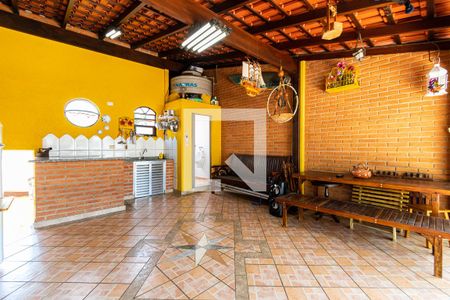 Casa à venda com 200m², 6 quartos e 2 vagas Casa à venda com 200m², 6 quartos e 2 vagasEspaço Gourmet