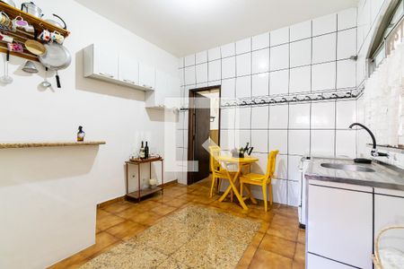 Casa à venda com 200m², 6 quartos e 2 vagas Casa à venda com 200m², 6 quartos e 2 vagasSala/Cozinha Kitnet 1