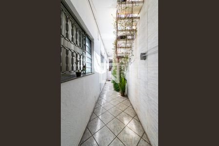 Casa à venda com 200m², 6 quartos e 2 vagas Casa à venda com 200m², 6 quartos e 2 vagasCorredor