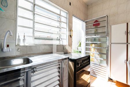 Casa à venda com 200m², 6 quartos e 2 vagas Casa à venda com 200m², 6 quartos e 2 vagasSala/Cozinha Kitnet 2