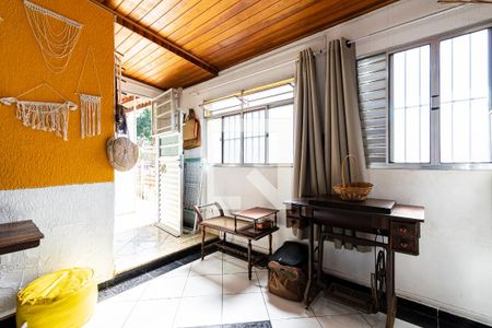 Casa à venda com 200m², 6 quartos e 2 vagas Casa à venda com 200m², 6 quartos e 2 vagasSuíte externa