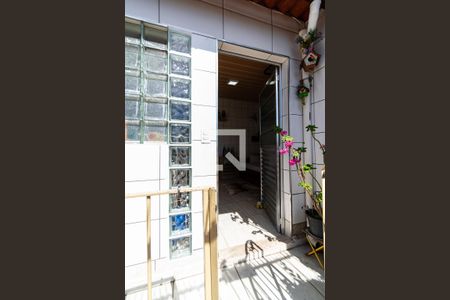 Casa à venda com 200m², 6 quartos e 2 vagas Casa à venda com 200m², 6 quartos e 2 vagasEntrada do studio