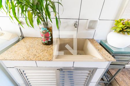 Casa à venda com 200m², 6 quartos e 2 vagas Casa à venda com 200m², 6 quartos e 2 vagasLavanderia Kitnet 1