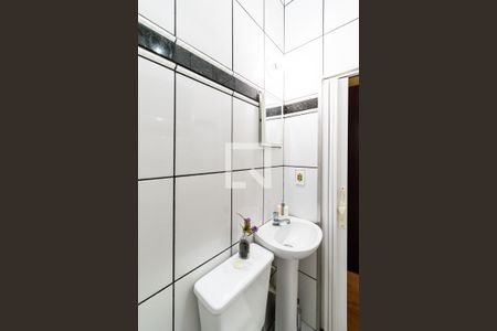 Casa à venda com 200m², 6 quartos e 2 vagas Casa à venda com 200m², 6 quartos e 2 vagasbanheiro Kitnet 1