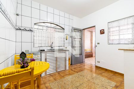 Casa à venda com 200m², 6 quartos e 2 vagas Casa à venda com 200m², 6 quartos e 2 vagasSala/Cozinha Kitnet 1