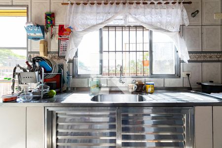 Casa à venda com 200m², 6 quartos e 2 vagas Casa à venda com 200m², 6 quartos e 2 vagasCozinha