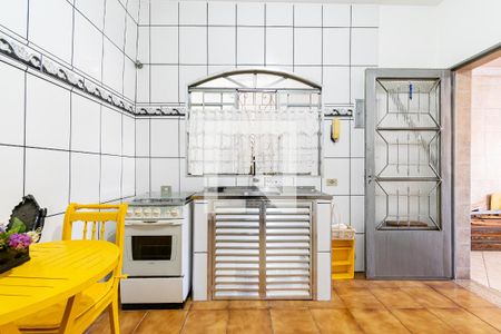 Casa à venda com 200m², 6 quartos e 2 vagas Casa à venda com 200m², 6 quartos e 2 vagasSala/Cozinha Kitnet 1