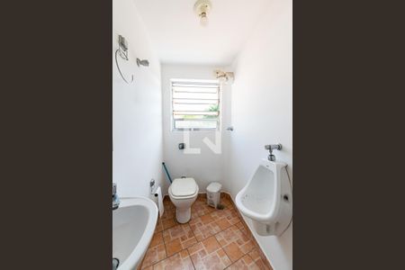 Casa à venda com 200m², 6 quartos e 2 vagas Casa à venda com 200m², 6 quartos e 2 vagasBanheiro do Espaço gourmet