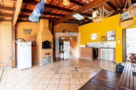 Casa à venda com 200m², 6 quartos e 2 vagas Casa à venda com 200m², 6 quartos e 2 vagasEspaço Gourmet