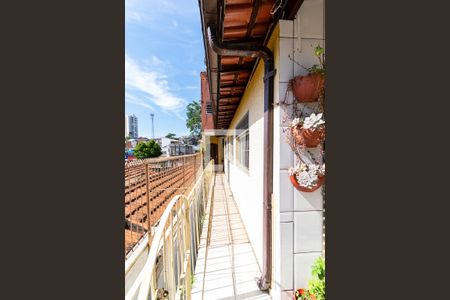 Casa à venda com 200m², 6 quartos e 2 vagas Casa à venda com 200m², 6 quartos e 2 vagasFachada casa 1