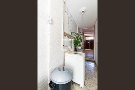 Casa à venda com 200m², 6 quartos e 2 vagas Casa à venda com 200m², 6 quartos e 2 vagasLavanderia Kitnet 1