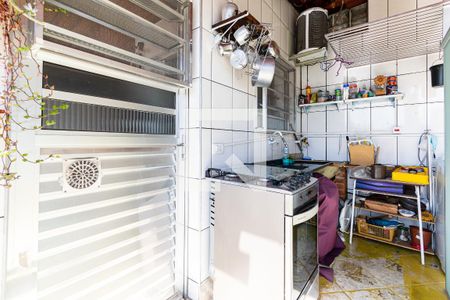 Casa à venda com 200m², 6 quartos e 2 vagas Casa à venda com 200m², 6 quartos e 2 vagaslavanderia