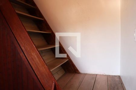 Casa à venda com 50m², 2 quartos e 1 vagaEscada