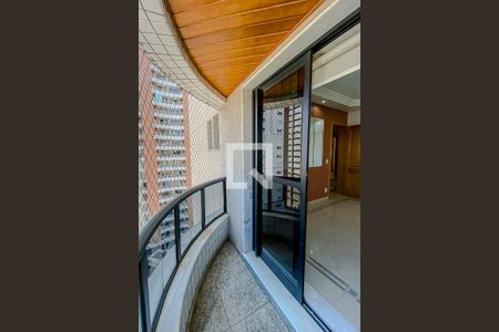 Apartamento para alugar com 130m², 3 quartos e 2 vagasVaranda