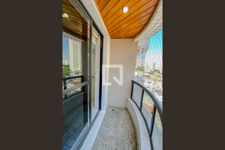 Apartamento para alugar com 130m², 3 quartos e 2 vagasVaranda