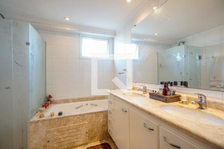 Apartamento à venda com 188m², 4 quartos e 3 vagasBanheiro da suíte 1