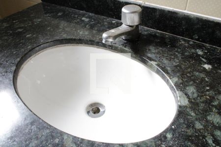 Casa à venda com 180m², 4 quartos e sem vagabanheiro