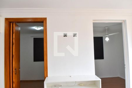 Entrada para os dormitórios  de apartamento à venda com 2 quartos, 48m² em Jardim Lallo, São Paulo