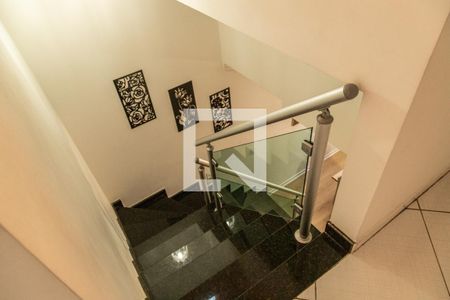 Casa à venda com 150m², 3 quartos e 5 vagas Casa à venda com 150m², 3 quartos e 5 vagasEscada