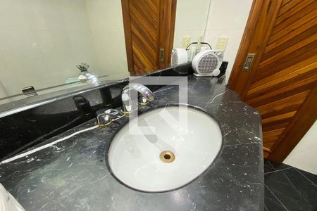 Casa à venda com 223m², 5 quartos e 2 vagasPia do Banheiro Quarto 1 - Suíte