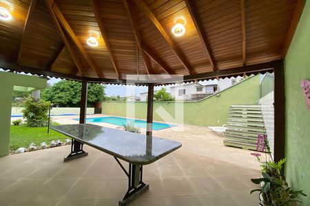 Casa à venda com 223m², 5 quartos e 2 vagasChalé