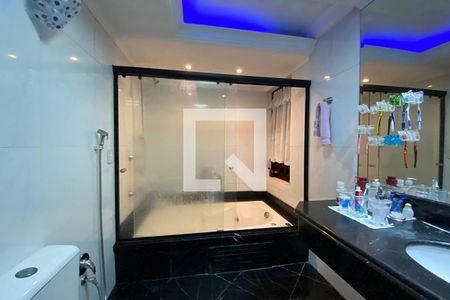 Casa à venda com 223m², 5 quartos e 2 vagasBanheiro Quarto 1 - Suíte