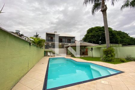 Casa à venda com 223m², 5 quartos e 2 vagasPiscina