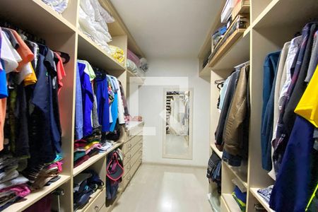 Casa à venda com 223m², 5 quartos e 2 vagasCloset Quarto 1 - Suíte